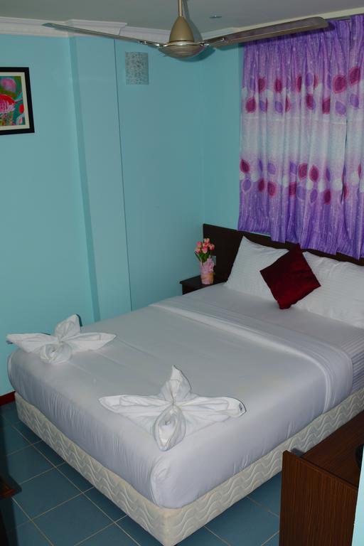 Coral Queen Inn Male Room photo